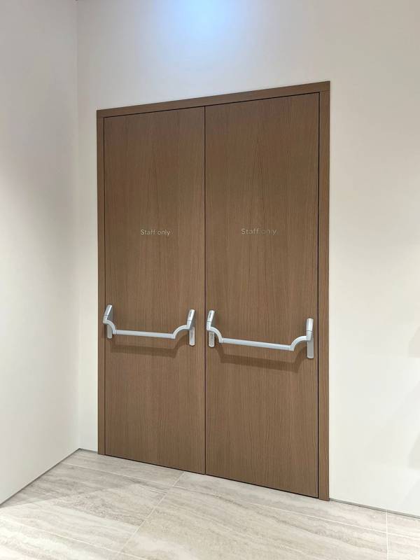 Дверь «антипаника» с HPL-пластиком