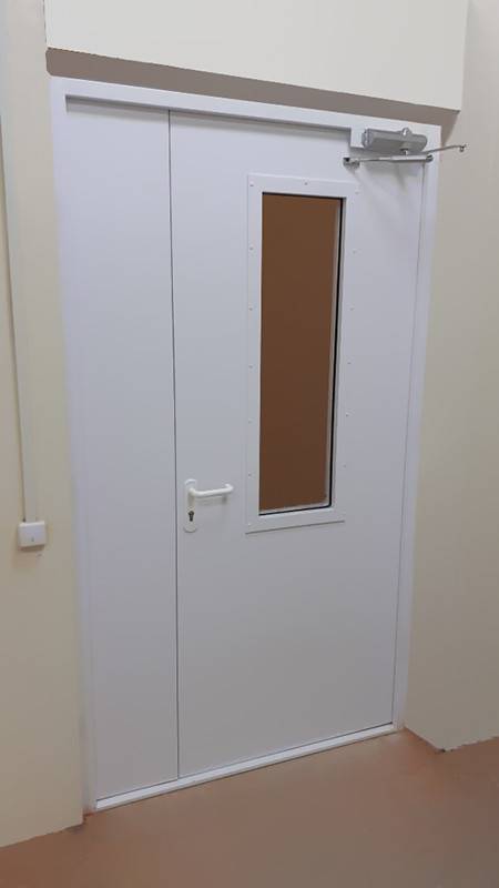 Внутренняя сторона полуторной двери (госпиталь, ул. 2-я Дубровская)